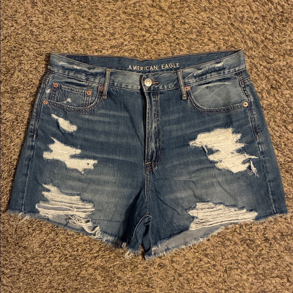 American Eagle distressed 90s boyfriend Jean shorts -size 10